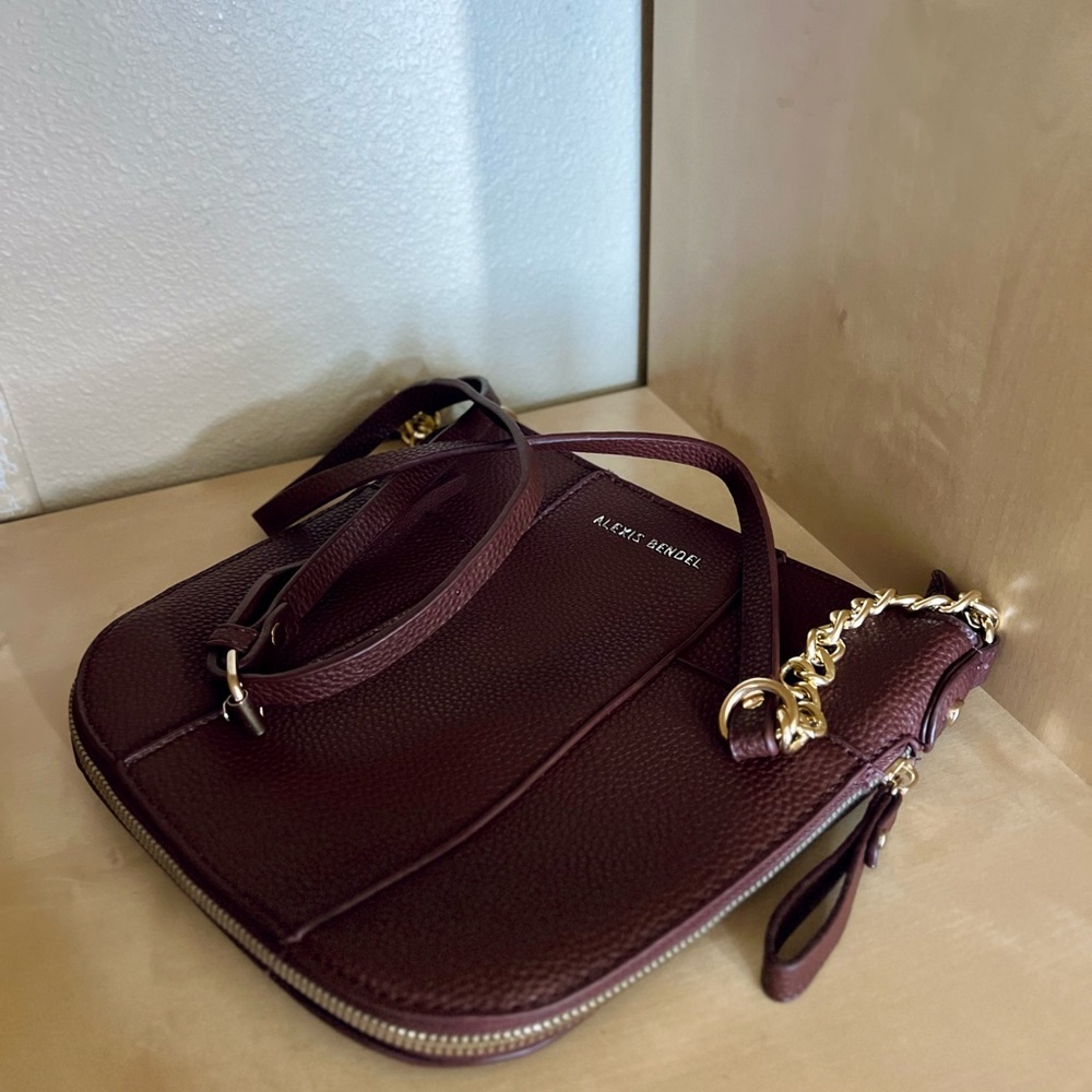 Alexis Bendel Dark Brown Expandable Crossbody Bag with Gold Chains New - Picture 4 of 11
